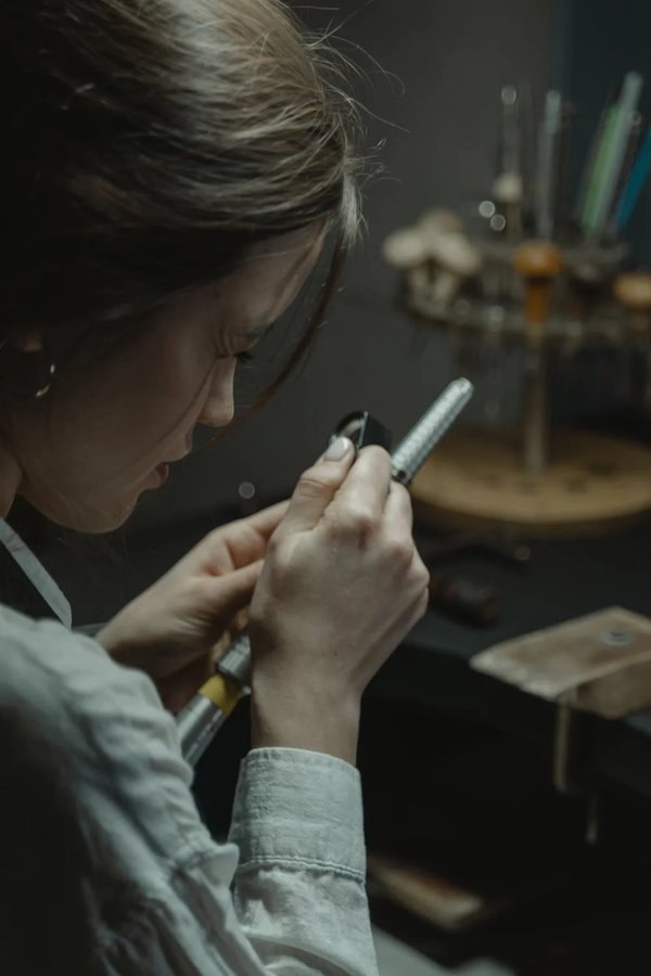 Bien utiliser un polariscope pour la fabrication de bijoux