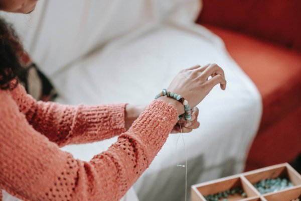 Quelles matières utiliser pour faire soi-même ses bijoux ?